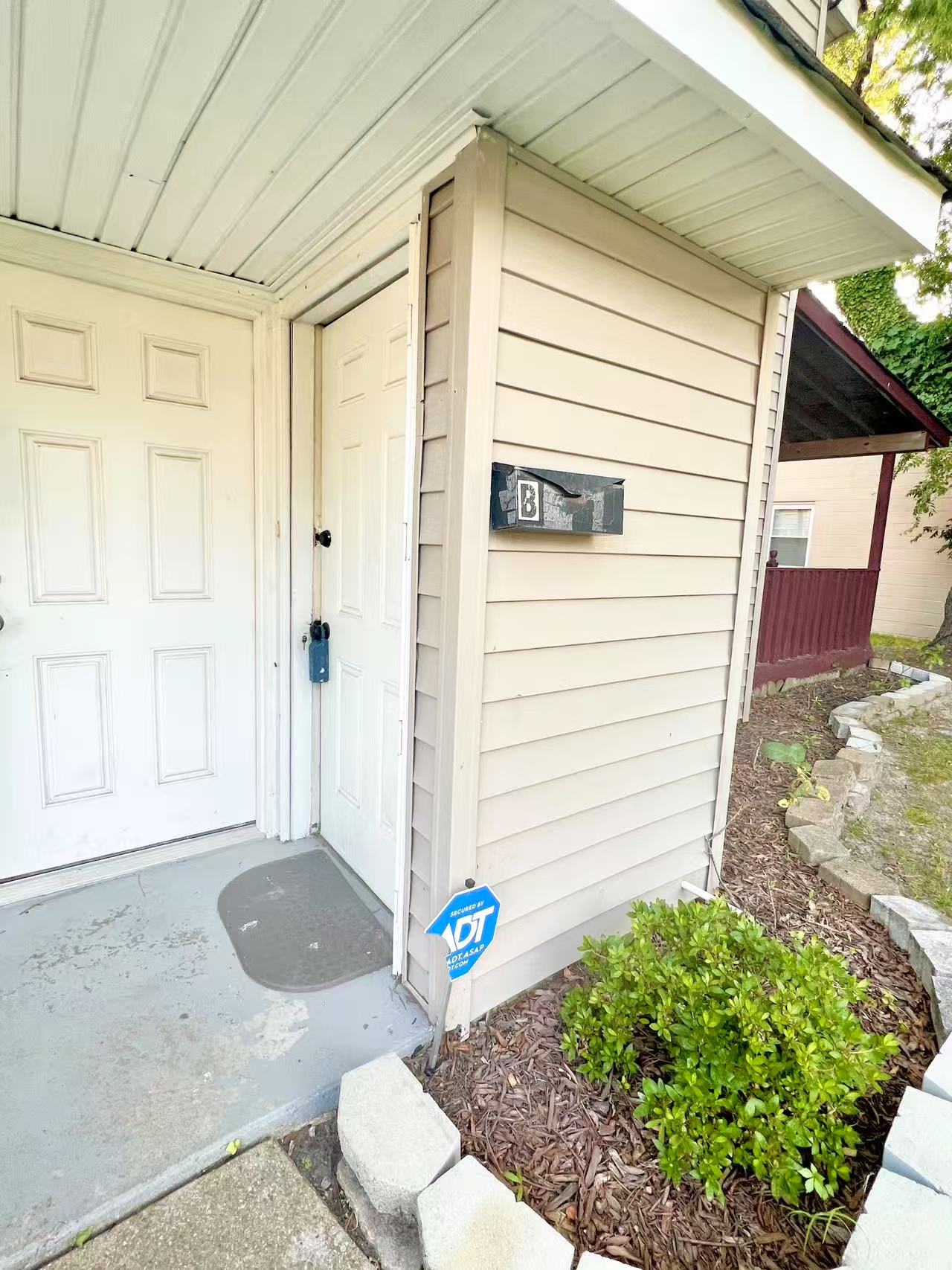 415 Woodview Avenue